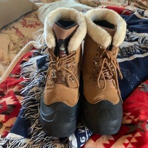 Women’s size 9 winter boots
